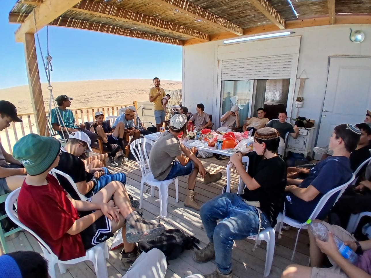 תמונה מהישיבה